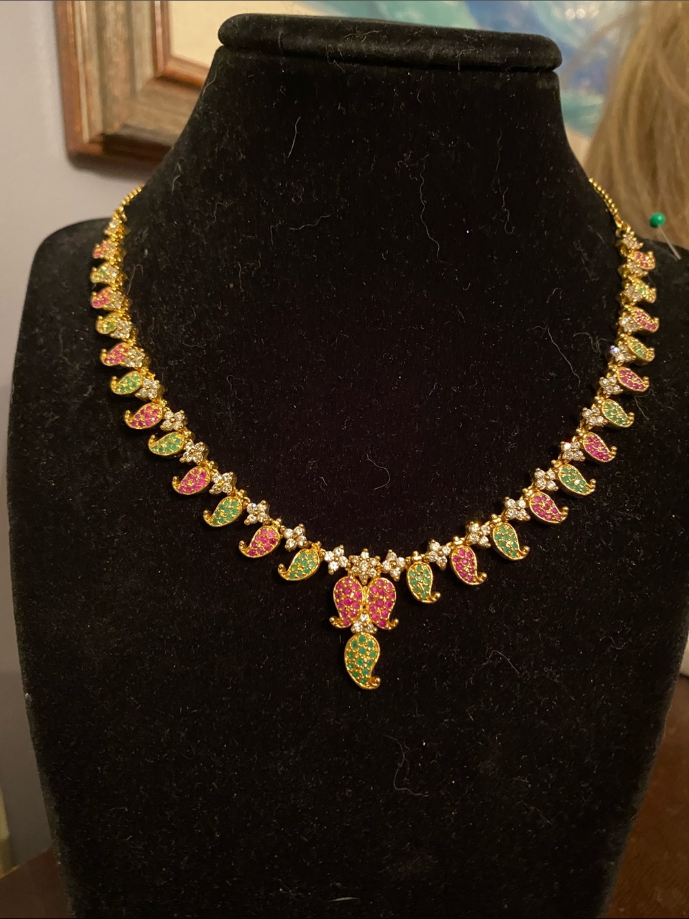 V! Necklace and earrings set like new
